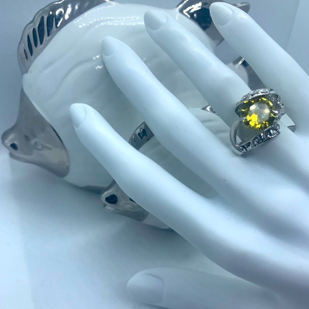 Zircon Solid Yellow Gold Ring Size 7 - image 1